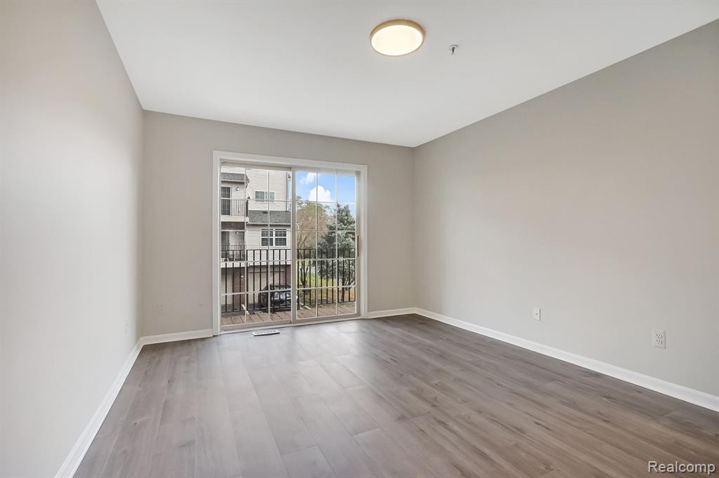 29238 GLEN OAKS Boulevard W, Farmington Hills, MI 48334 — Photo 12