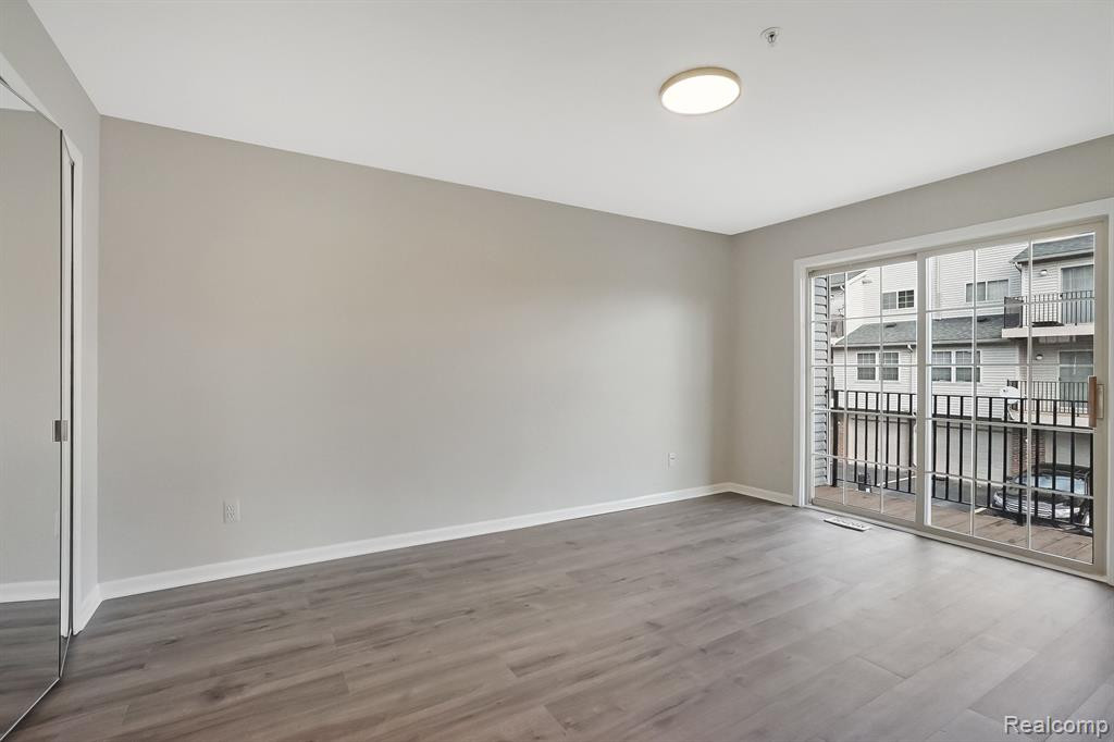29238 GLEN OAKS Boulevard W, Farmington Hills, MI 48334 — Photo 13
