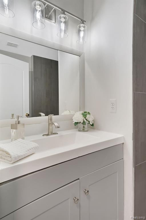 29238 GLEN OAKS Boulevard W, Farmington Hills, MI 48334 — Photo 15