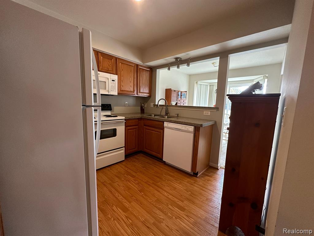 3072 VILLAGE Circle N, Ann Arbor, MI 48108 — Photo 18
