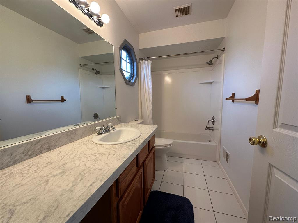 3072 VILLAGE Circle N, Ann Arbor, MI 48108 — Photo 26