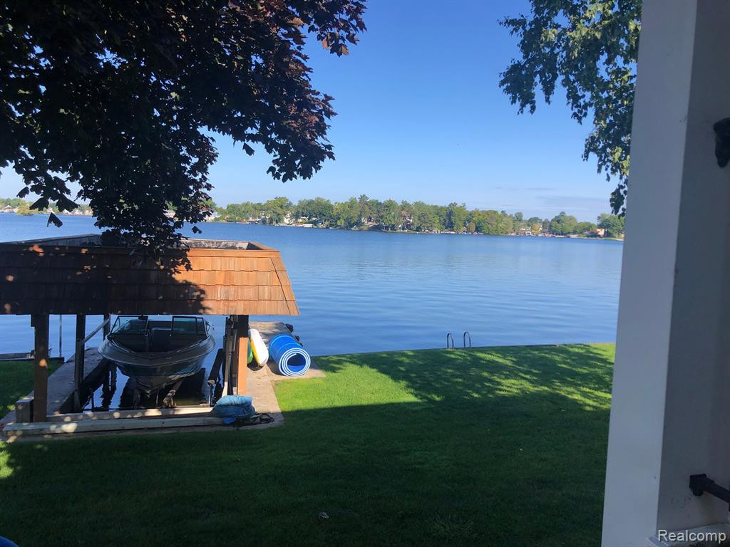 74 PARK ISLAND Drive, Lake Orion, MI 48362 — Photo 6