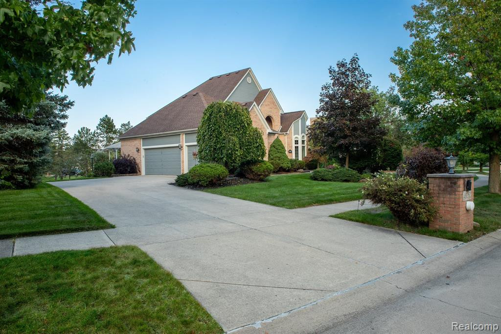 48252 CHESTERFIELD Drive S, Canton, MI 48187 — Photo 5