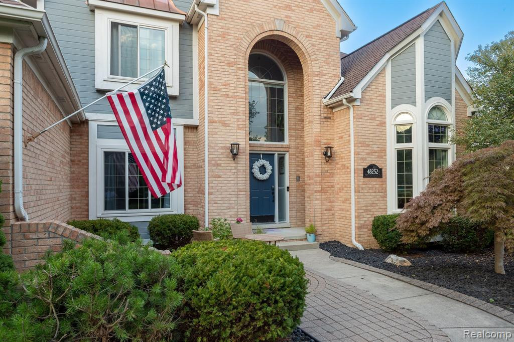 48252 CHESTERFIELD Drive S, Canton, MI 48187 — Photo 7