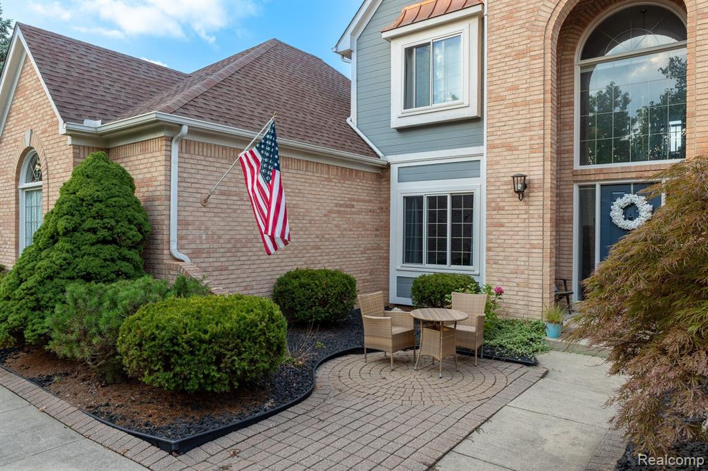 48252 CHESTERFIELD Drive S, Canton, MI 48187 — Photo 8