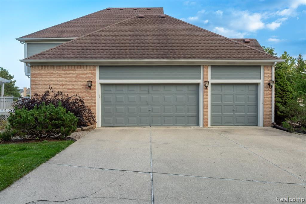 48252 CHESTERFIELD Drive S, Canton, MI 48187 — Photo 11