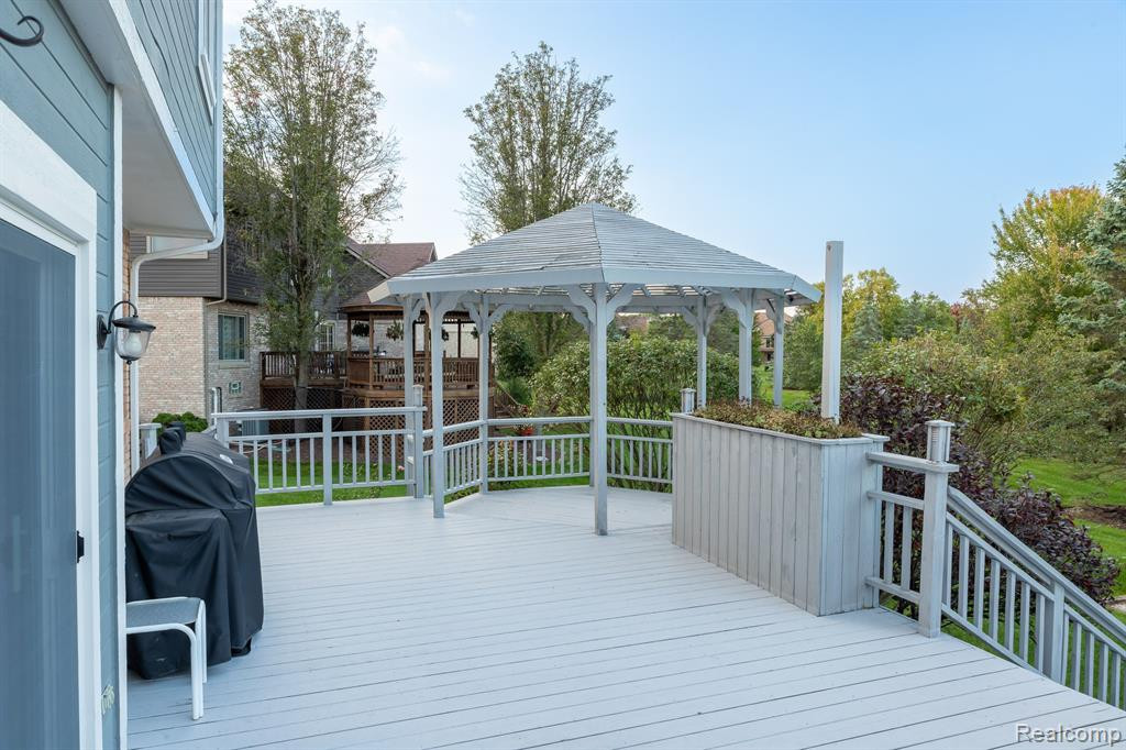 48252 CHESTERFIELD Drive S, Canton, MI 48187 — Photo 14