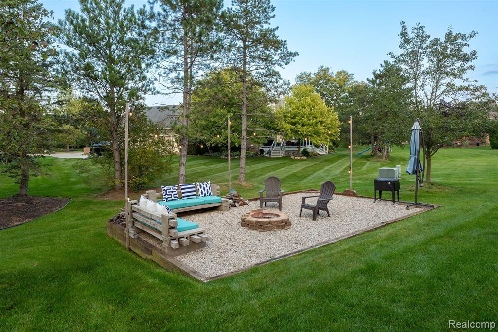 48252 CHESTERFIELD Drive S, Canton, MI 48187 — Photo 16