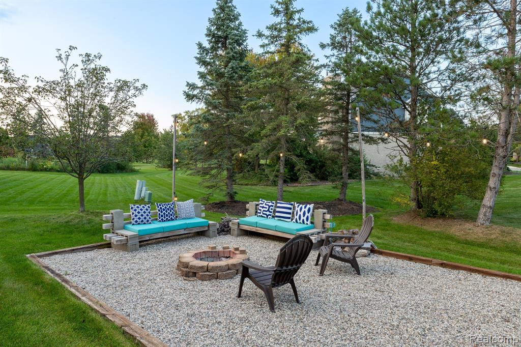 48252 CHESTERFIELD Drive S, Canton, MI 48187 — Photo 17