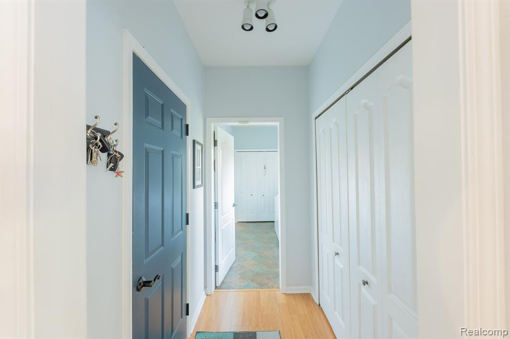 48252 CHESTERFIELD Drive S, Canton, MI 48187 — Photo 30