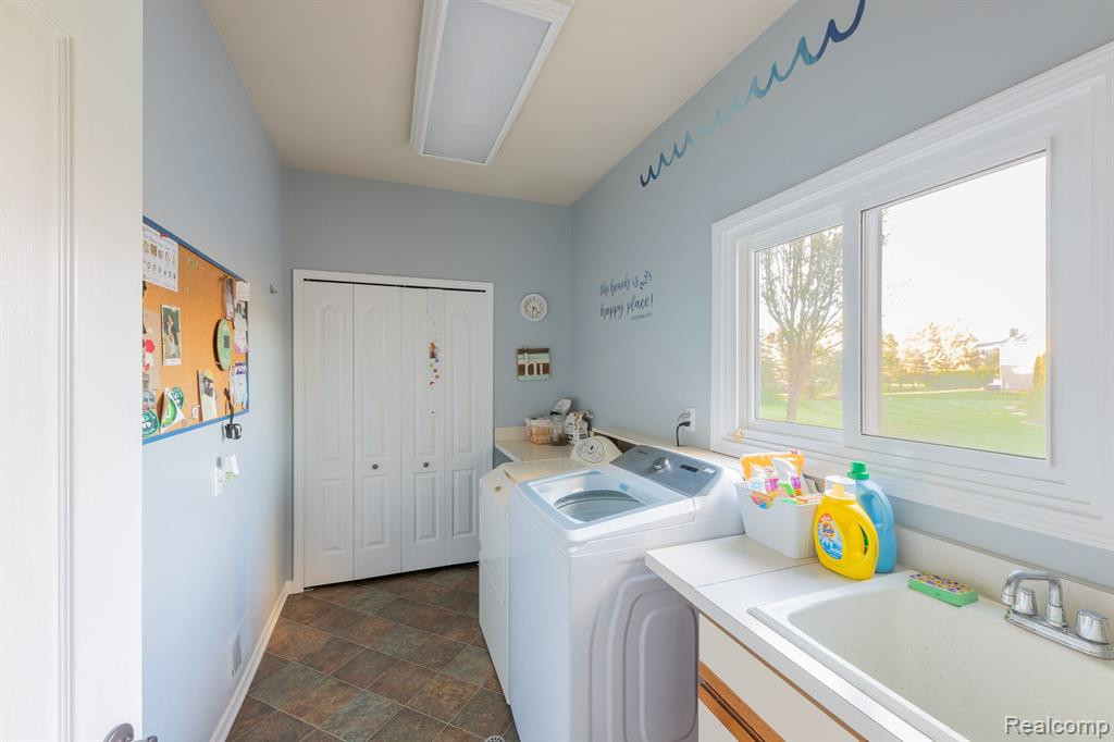 48252 CHESTERFIELD Drive S, Canton, MI 48187 — Photo 31