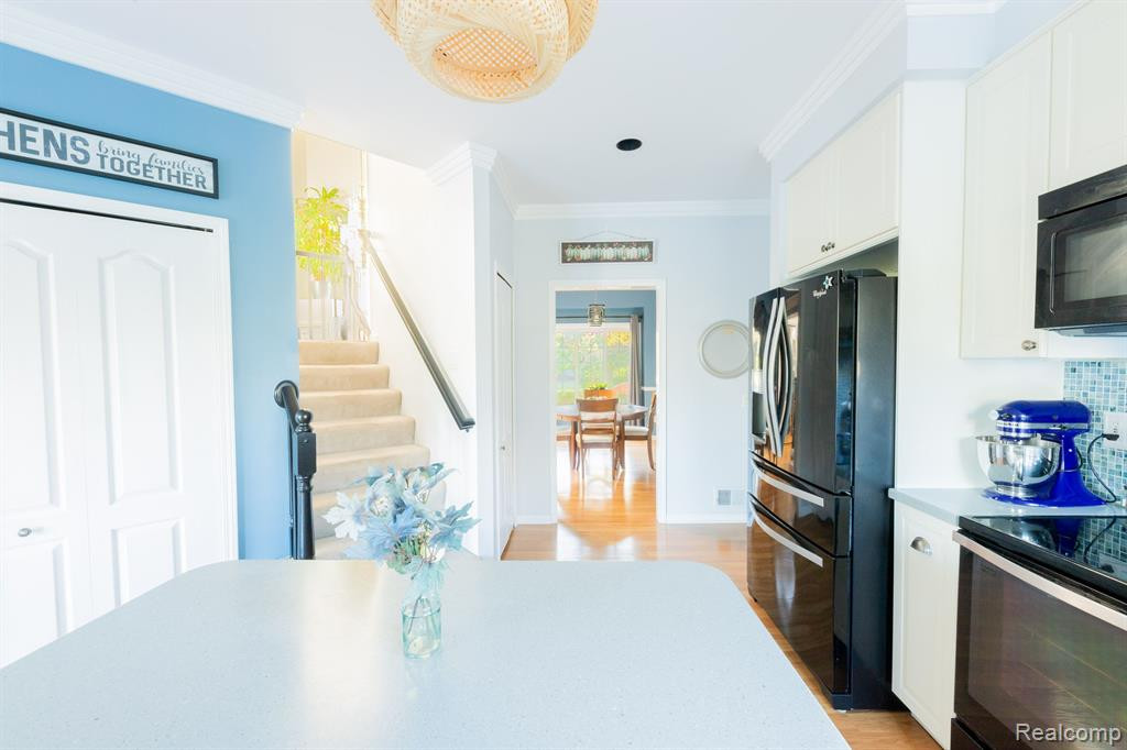 48252 CHESTERFIELD Drive S, Canton, MI 48187 — Photo 34