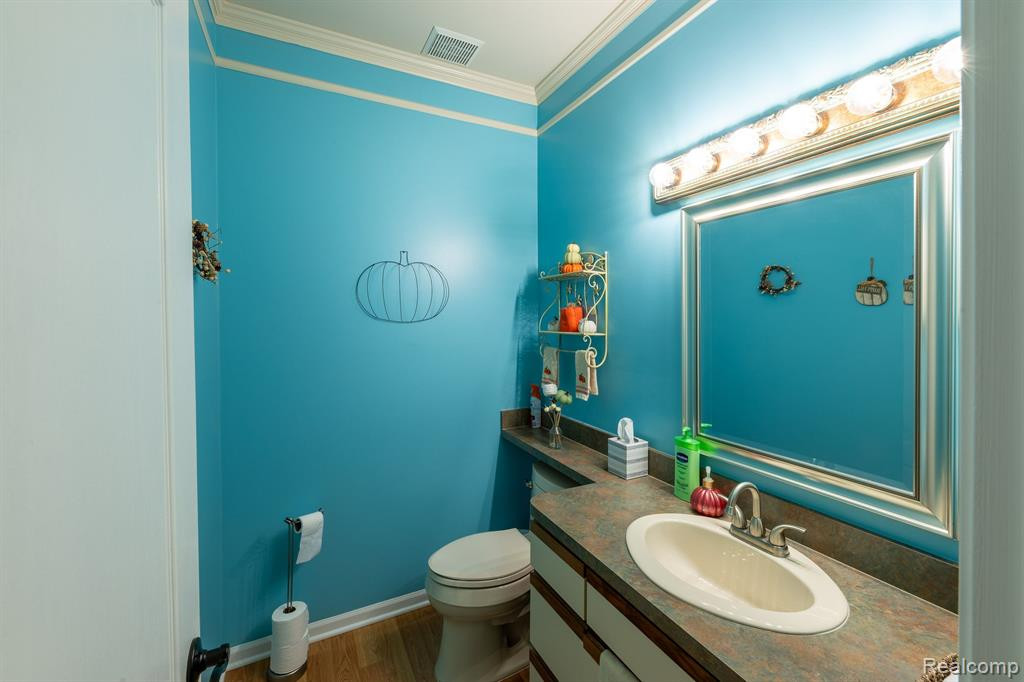 48252 CHESTERFIELD Drive S, Canton, MI 48187 — Photo 46