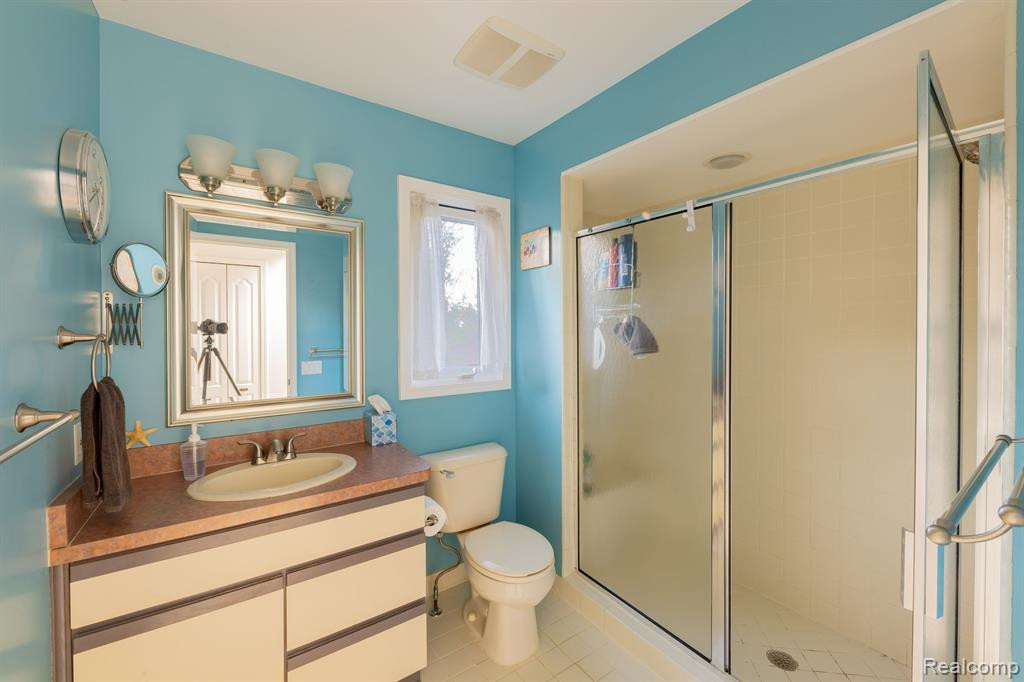 48252 CHESTERFIELD Drive S, Canton, MI 48187 — Photo 59