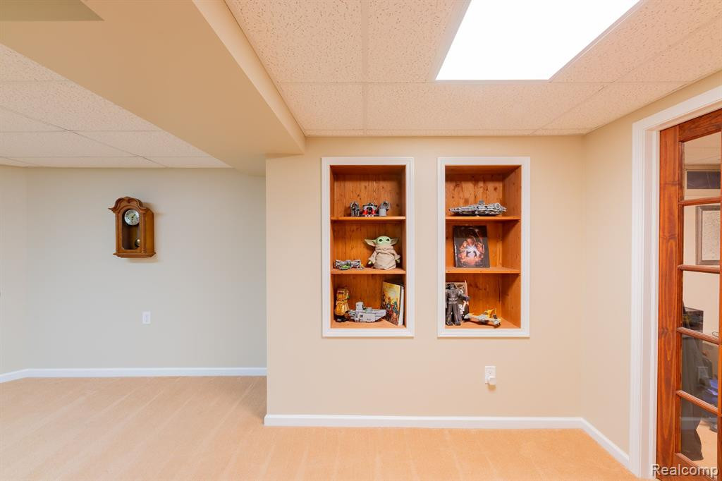 48252 CHESTERFIELD Drive S, Canton, MI 48187 — Photo 63