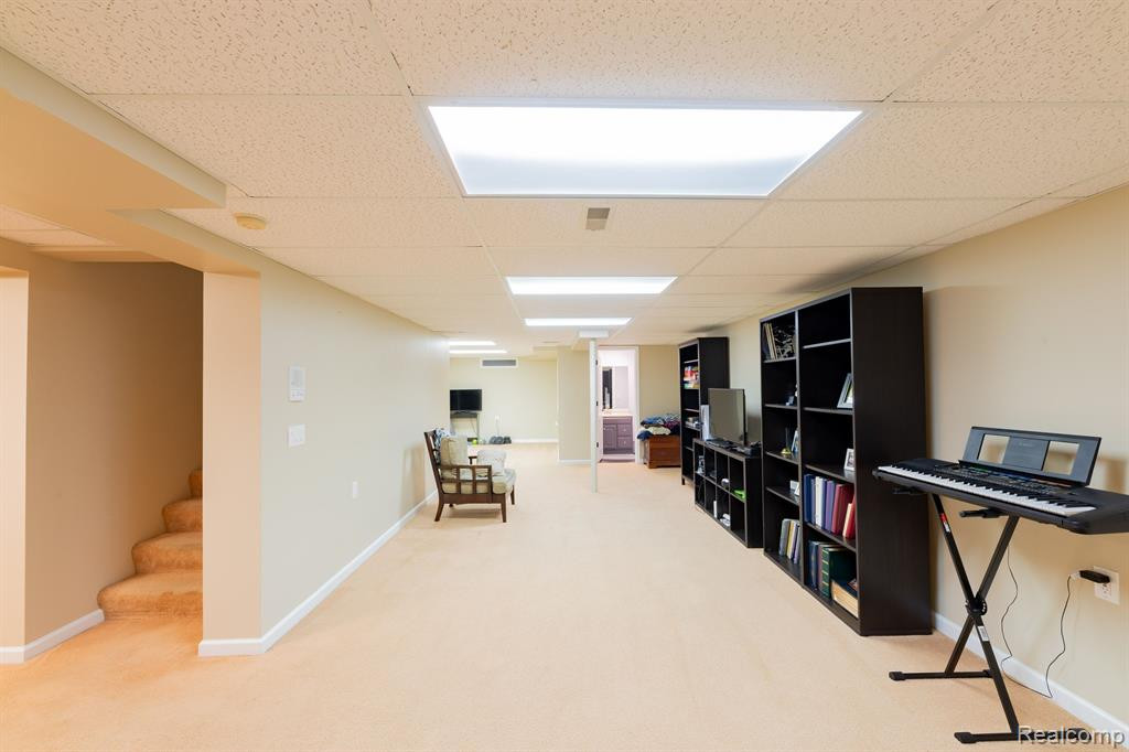 48252 CHESTERFIELD Drive S, Canton, MI 48187 — Photo 64