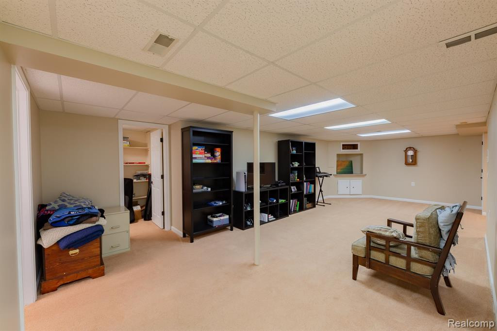 48252 CHESTERFIELD Drive S, Canton, MI 48187 — Photo 67
