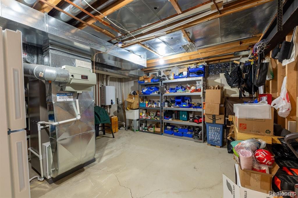48252 CHESTERFIELD Drive S, Canton, MI 48187 — Photo 70