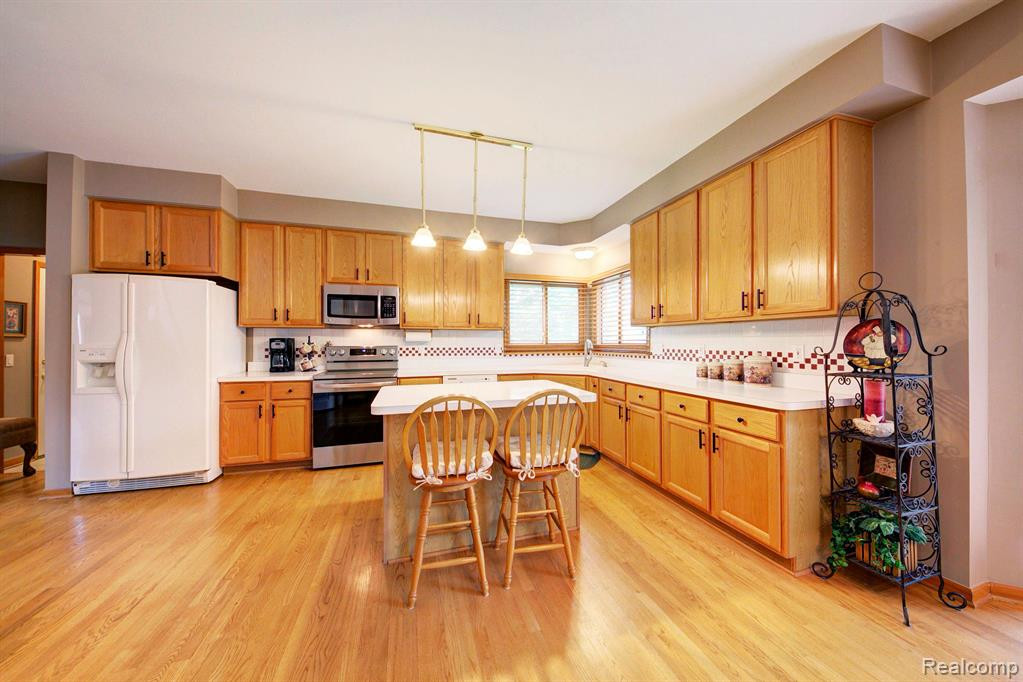 48684 Castleside Drive, Canton, MI 48187 — Photo 23