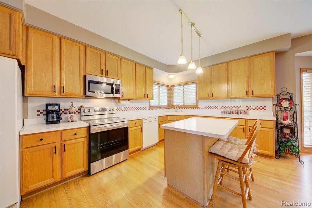 48684 Castleside Drive, Canton, MI 48187 — Photo 24