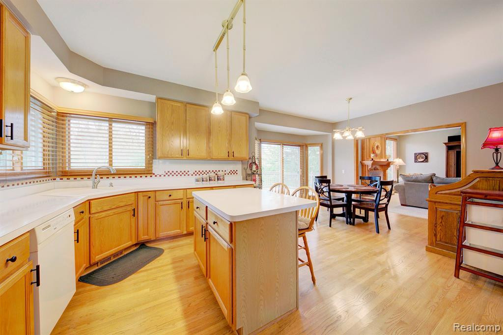 48684 Castleside Drive, Canton, MI 48187 — Photo 25