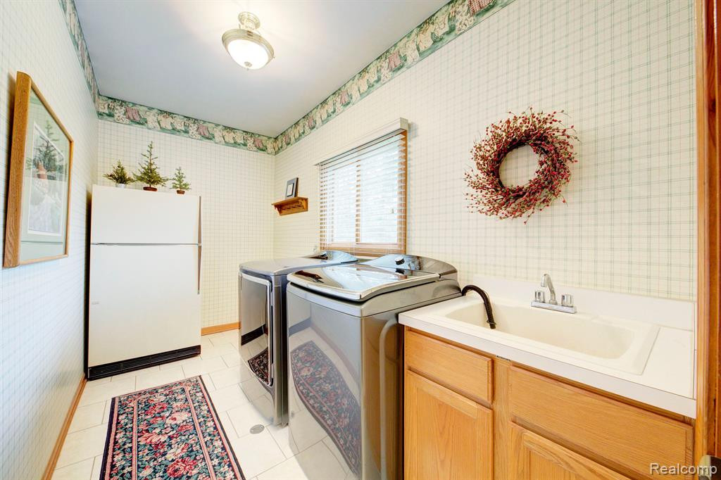 48684 Castleside Drive, Canton, MI 48187 — Photo 28