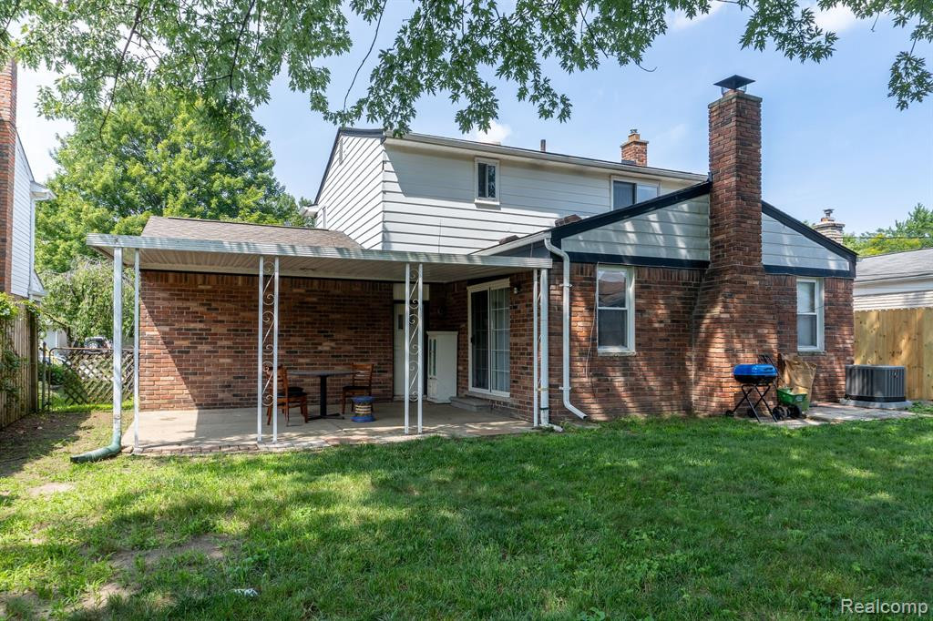 8648 HOLLY Drive, Canton, MI 48187 — Photo 2