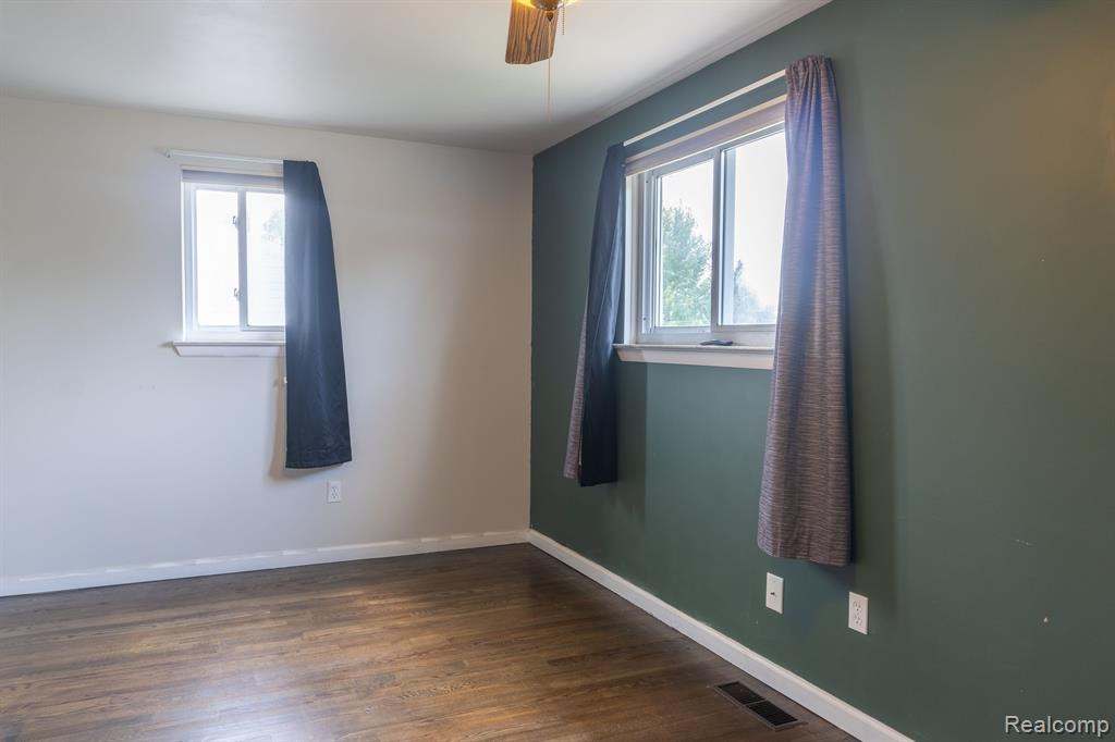 8648 HOLLY Drive, Canton, MI 48187 — Photo 5