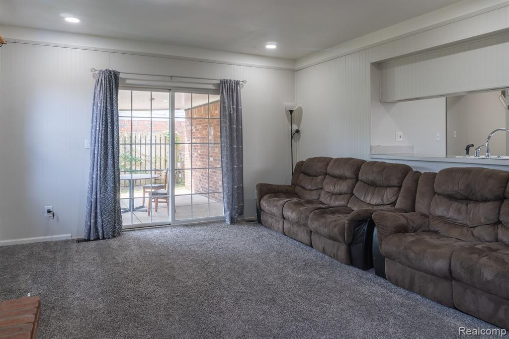 8648 HOLLY Drive, Canton, MI 48187 — Photo 10