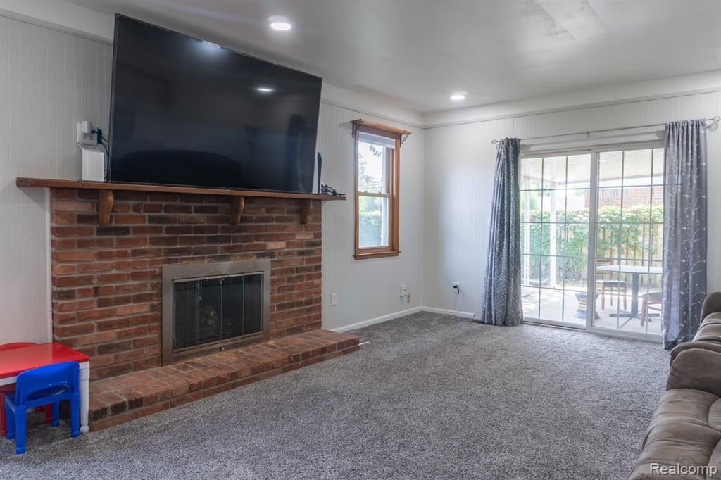 8648 HOLLY Drive, Canton, MI 48187 — Photo 11