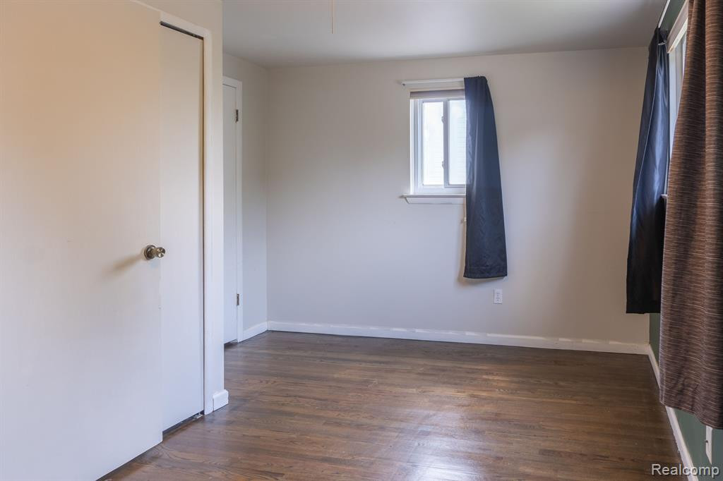 8648 HOLLY Drive, Canton, MI 48187 — Photo 16