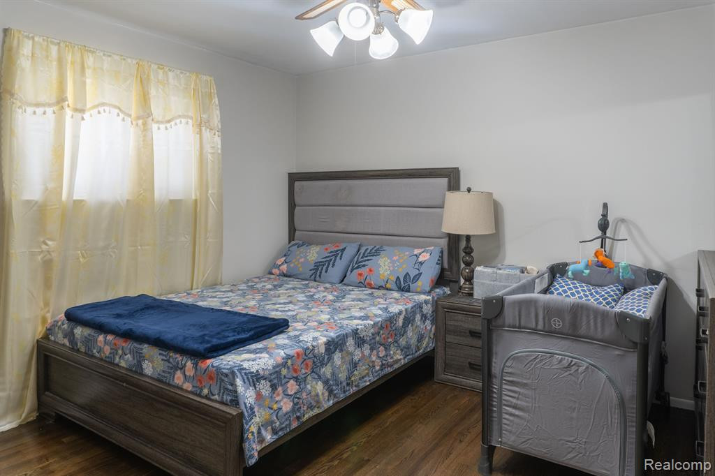 8648 HOLLY Drive, Canton, MI 48187 — Photo 17