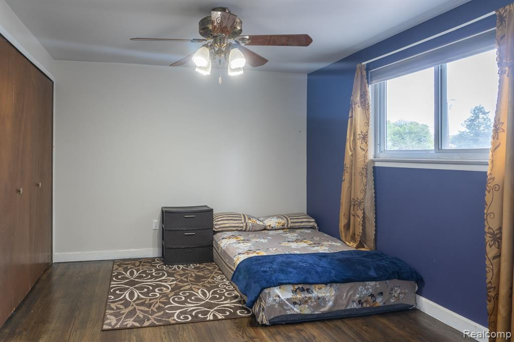 8648 HOLLY Drive, Canton, MI 48187 — Photo 21
