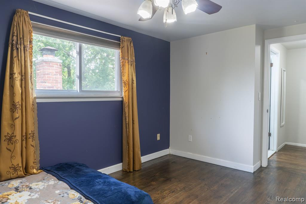 8648 HOLLY Drive, Canton, MI 48187 — Photo 22