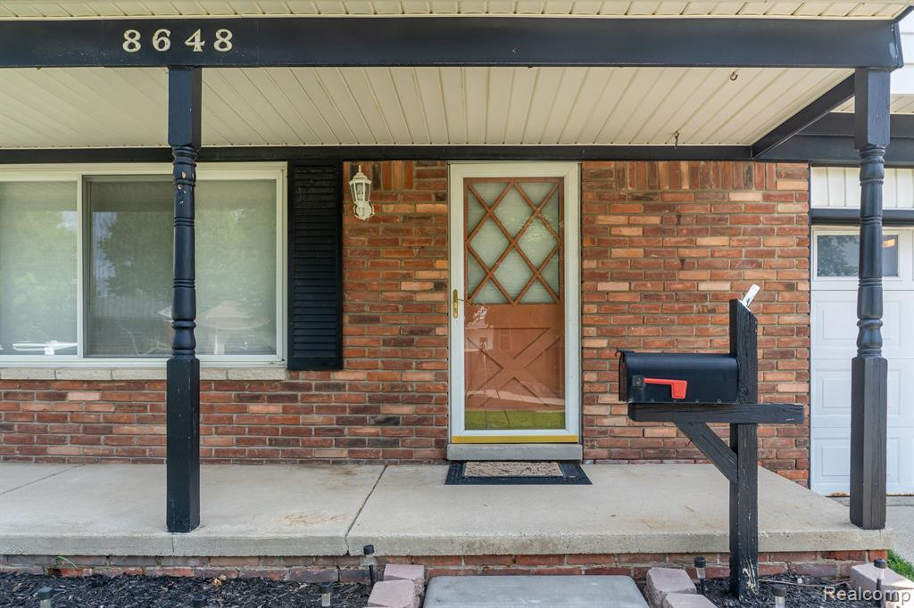 8648 HOLLY Drive, Canton, MI 48187 — Photo 26