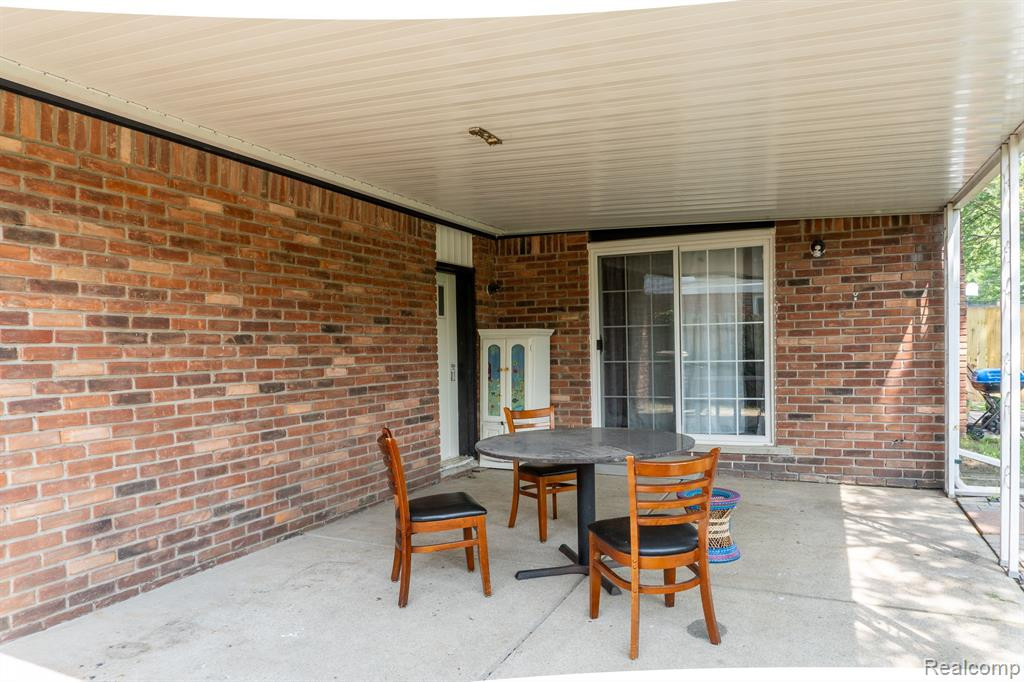 8648 HOLLY Drive, Canton, MI 48187 — Photo 29