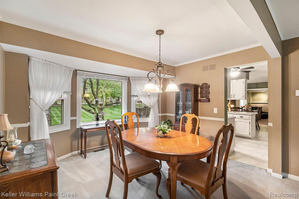 5725 Folkstone Drive, Troy, MI 48085 — Photo 4