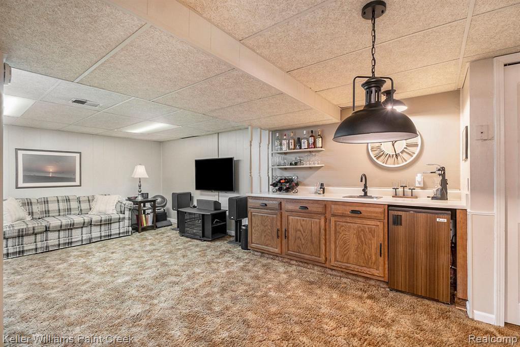 5725 Folkstone Drive, Troy, MI 48085 — Photo 17