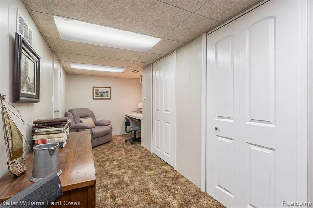 5725 Folkstone Drive, Troy, MI 48085 — Photo 18