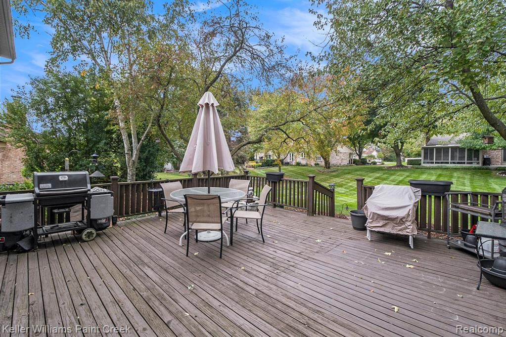 5725 Folkstone Drive, Troy, MI 48085 — Photo 20