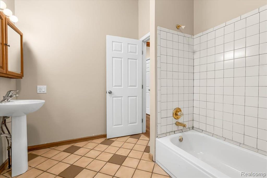 4853 N HERRINGTON Road, Webberville, MI 48892 — Photo 26