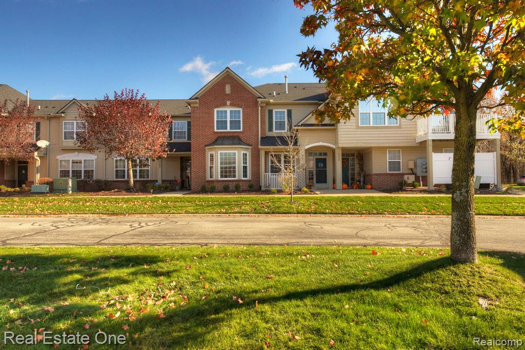 713 Abbington Court, Howell, MI 48843 — Photo 2