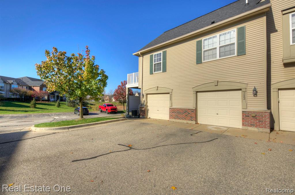 713 Abbington Court, Howell, MI 48843 — Photo 7