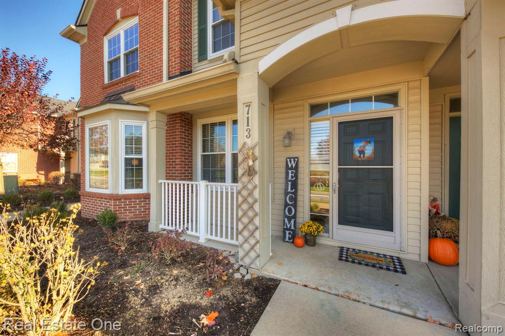 713 Abbington Court, Howell, MI 48843 — Photo 8