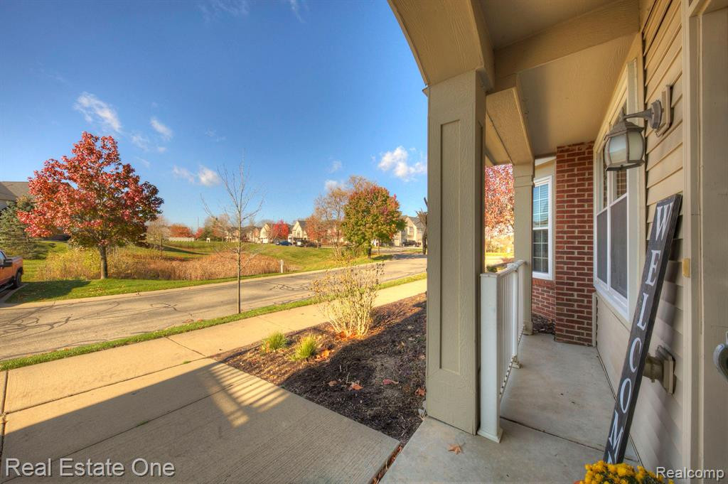 713 Abbington Court, Howell, MI 48843 — Photo 9