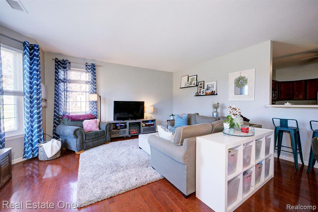 713 Abbington Court, Howell, MI 48843 — Photo 11
