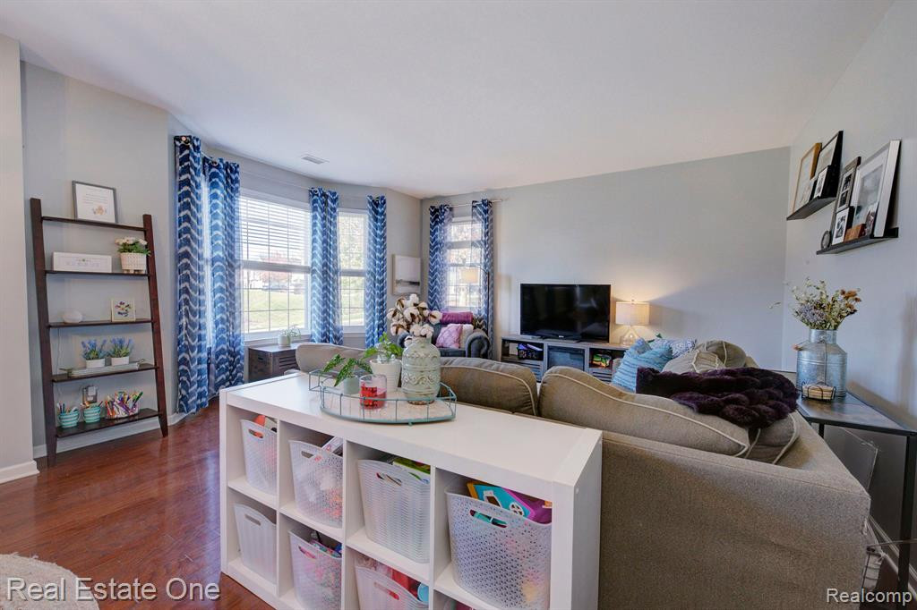 713 Abbington Court, Howell, MI 48843 — Photo 18