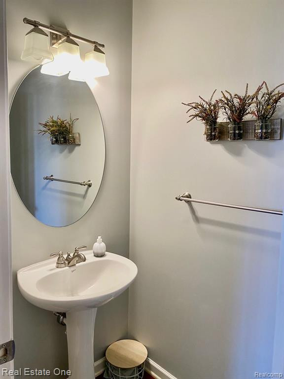 713 Abbington Court, Howell, MI 48843 — Photo 27