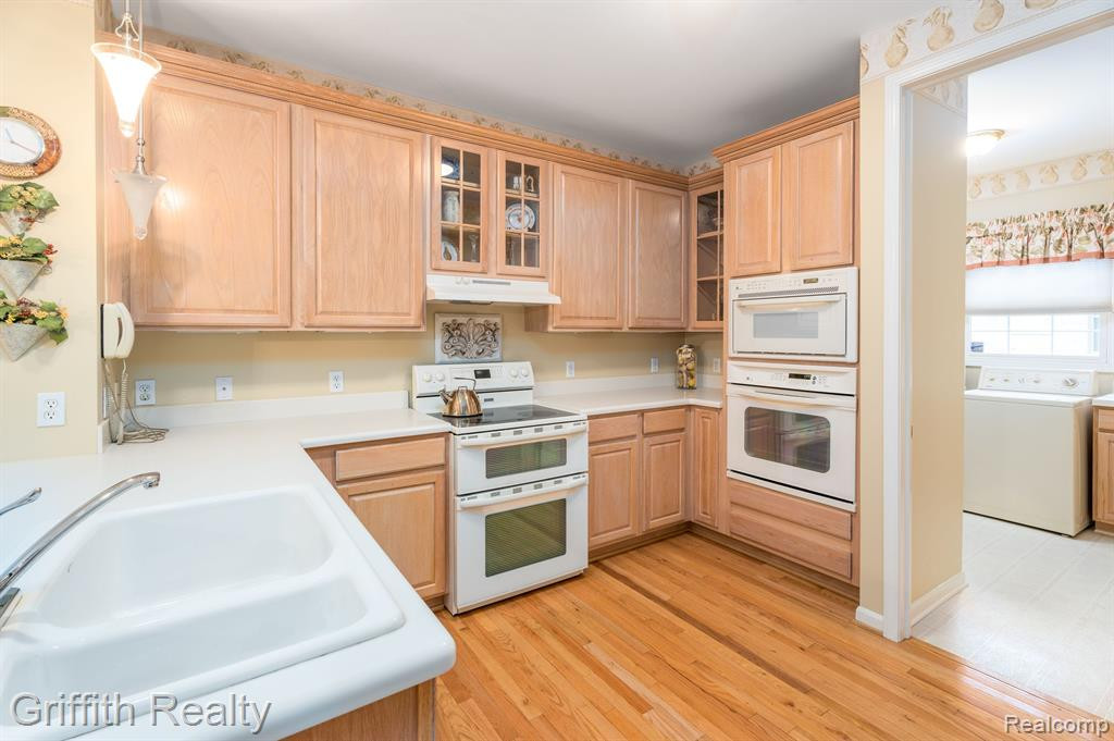 7563 WOODWIND Court, Brighton, MI 48116 — Photo 15