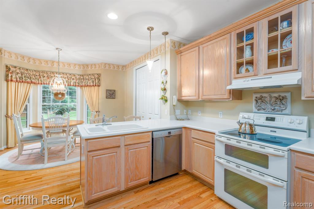 7563 WOODWIND Court, Brighton, MI 48116 — Photo 16